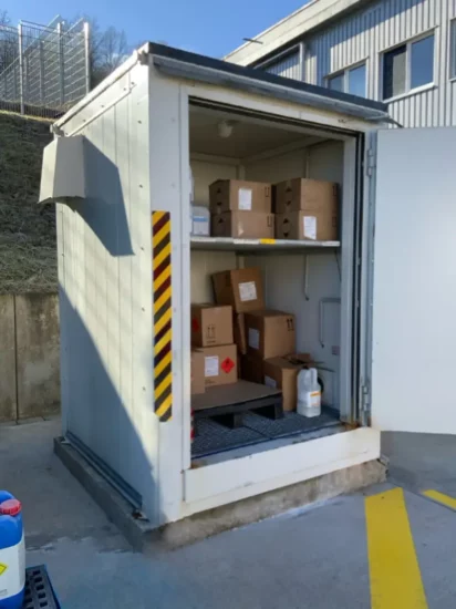 Gefahrstofflager auf einem Betriebshof